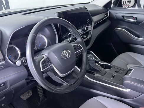 Used 2023 Toyota Highlander Bronze Edition image 29