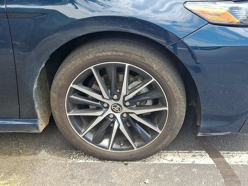 Used 2021 Toyota Camry SE FWD image 4