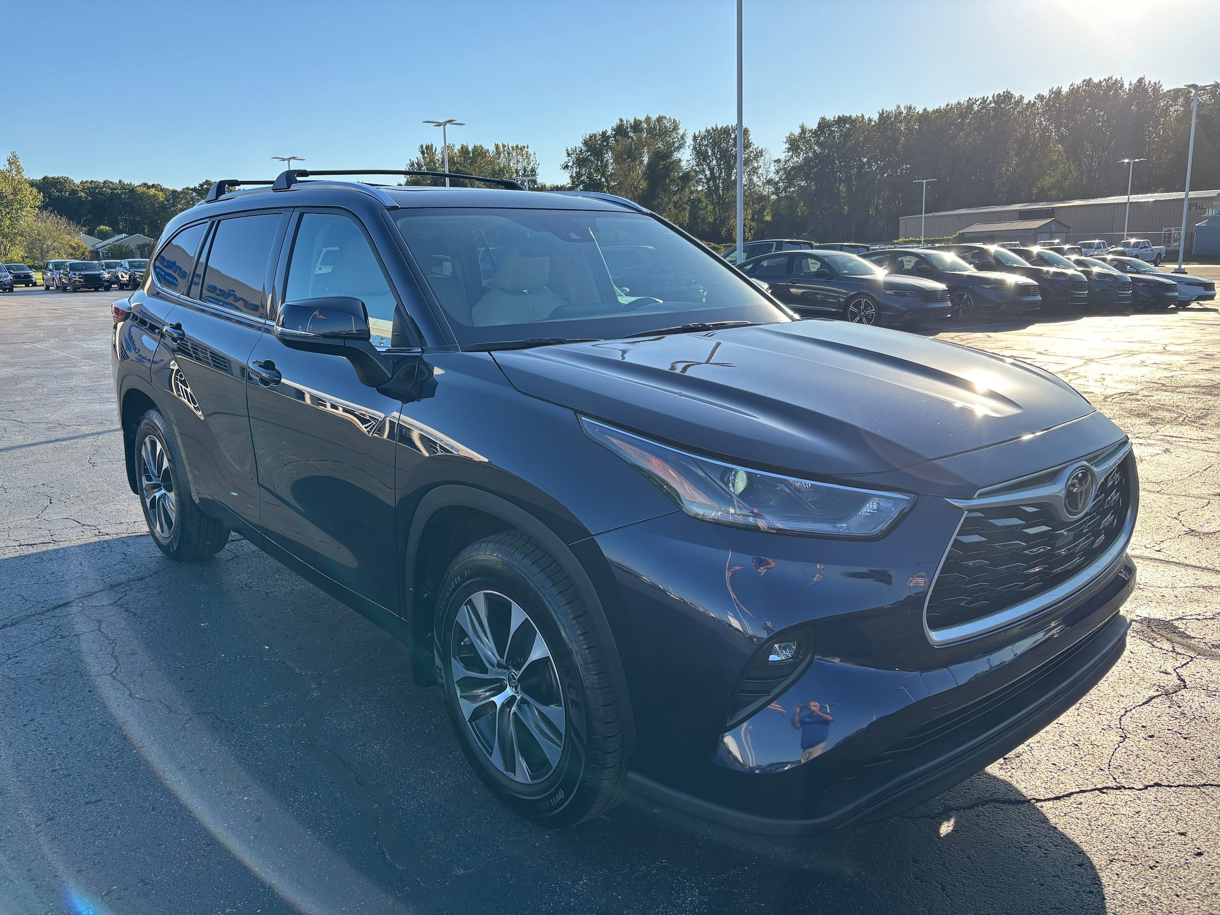 Used 2021 Toyota Highlander XLE FWD image 4