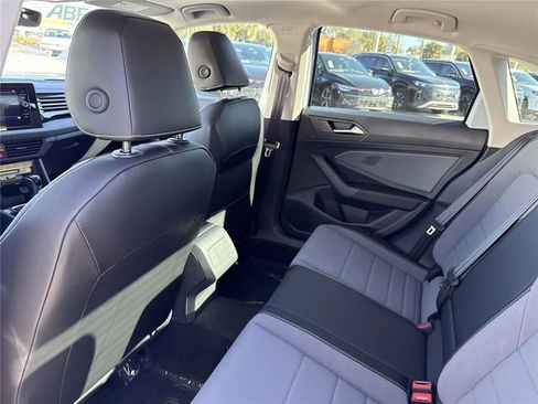 New 2026 Volkswagen Jetta SE image 9