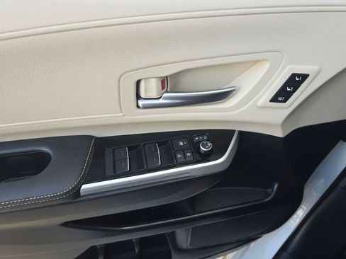 Used 2025 Toyota Sienna Platinum image 21