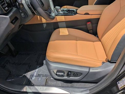Used 2025 Lexus NX 250 FWD w/ Towing Package (2000 Lbs) image 4