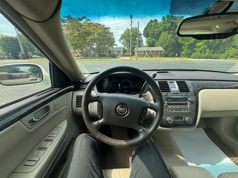 Used 2011 Cadillac DTS Luxury FWD image 25