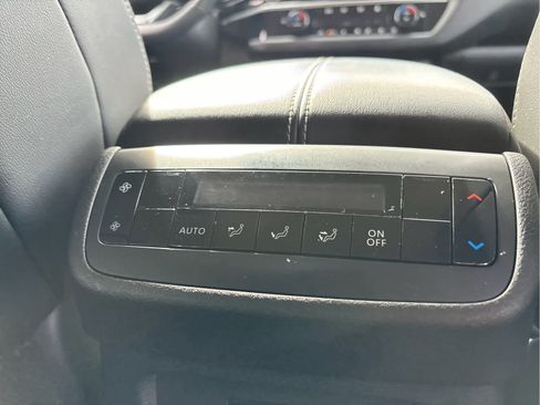 Used 2022 Nissan Pathfinder SL image 30