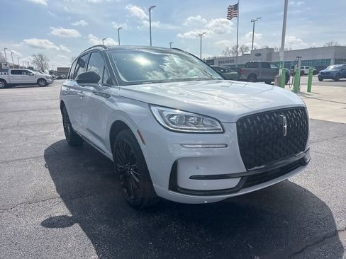 Used 2025 Lincoln Corsair Reserve w/ Equipment Group 202A image 4