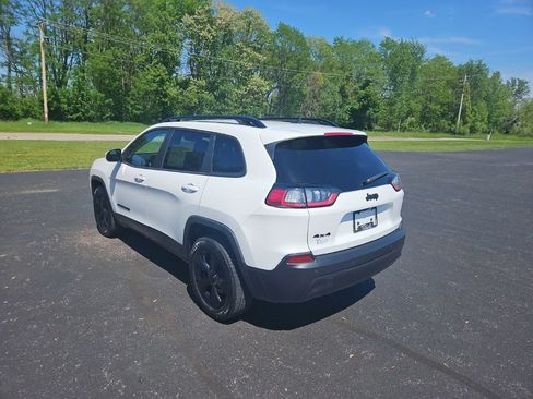 Used 2021 Jeep Cherokee Latitude Plus AWD/4WD image 5