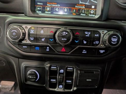 Used 2023 Jeep Wrangler Unlimited Sahara w/ Cold Weather Group image 19