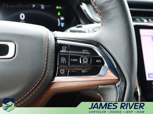 Used 2022 Jeep Grand Cherokee Summit w/ Advanced Protech Group IV AWD/4WD image 28