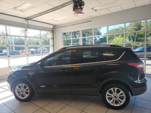Used 2017 Ford Escape SE w/ SE Leather Comfort Package FWD image 6