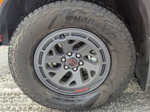 Used 2025 Nissan Frontier PRO-4X w/ Pro Convenience Package image 12