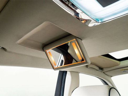 Used 2016 Rolls-Royce Phantom Sedan image 54