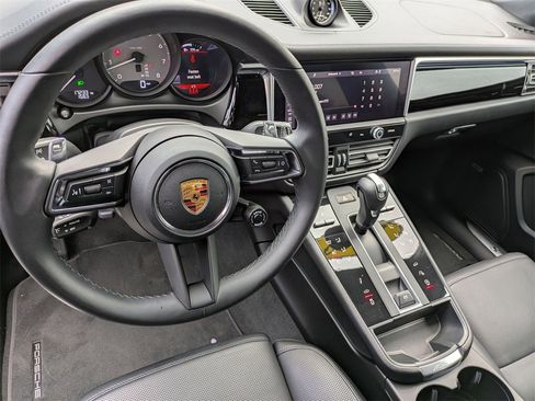 Used 2022 Porsche Macan S image 15