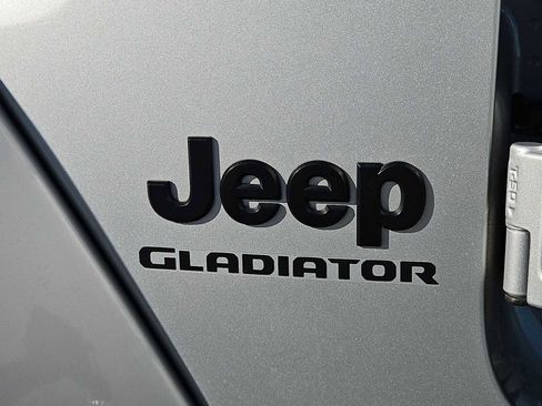 Used 2022 Jeep Gladiator Sport image 12