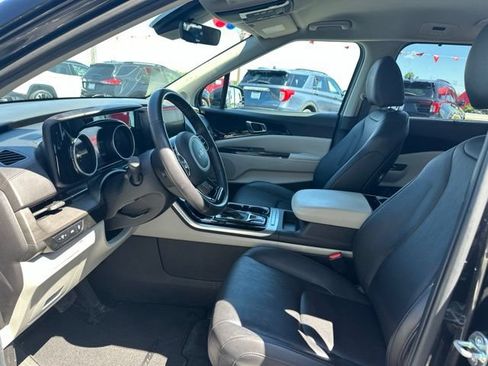 Used 2023 Kia Carnival EX FWD image 19