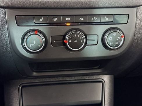 Used 2013 Volkswagen Tiguan SE image 13