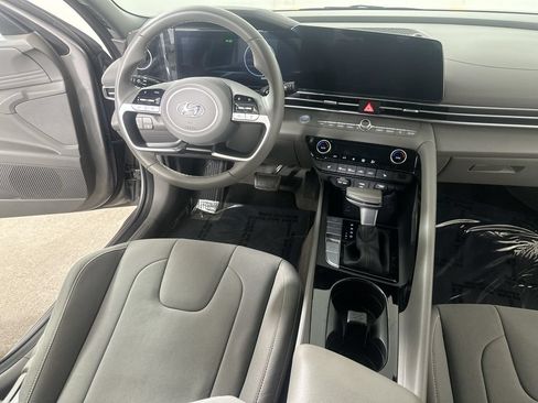 Used 2023 Hyundai Elantra SEL w/ Convenience Package FWD image 17