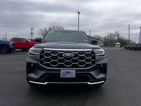 Used 2025 Ford Explorer Platinum w/ LUX Leather Package image 2