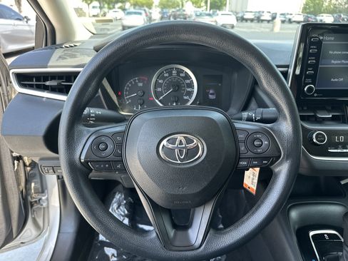Used 2021 Toyota Corolla LE FWD image 18