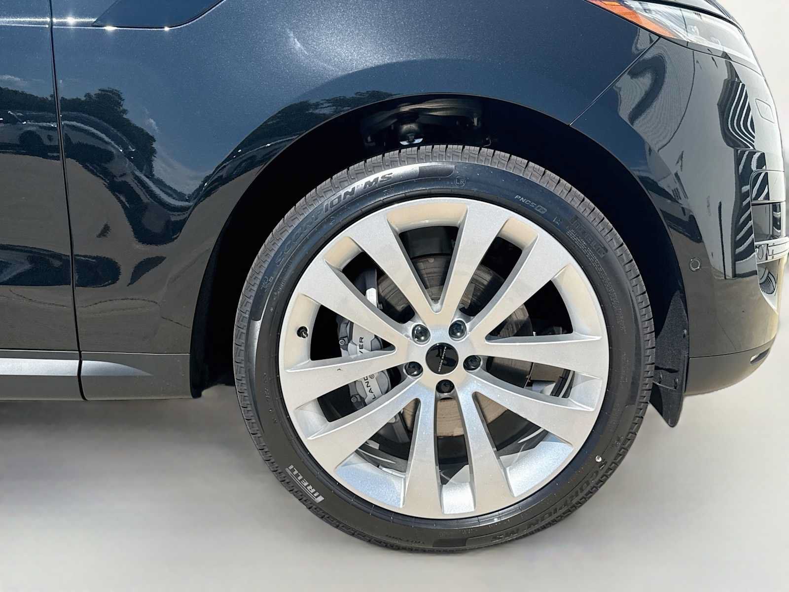 New 2027 Land Rover Range Rover Sport SE AWD/4WD image 6