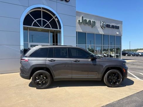 Used 2022 Jeep Grand Cherokee Altitude image 7