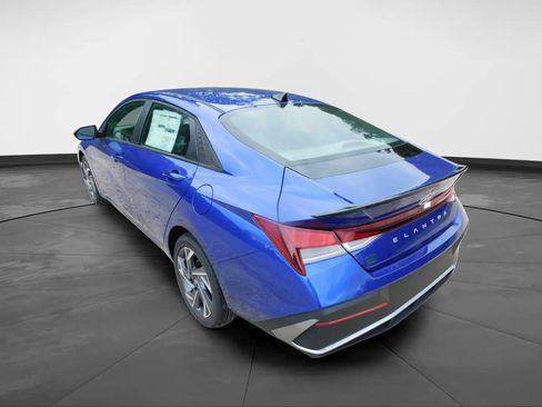 Certified 2025 Hyundai Elantra Sport FWD image 5