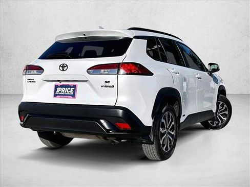 Used 2024 Toyota Corolla Cross SE image 2