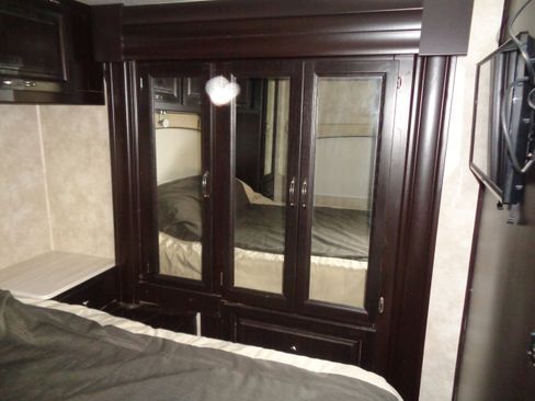 Used 2018 Ford E-450 and Econoline 450 Super Duty w/ Motorhome Prep Package image 8