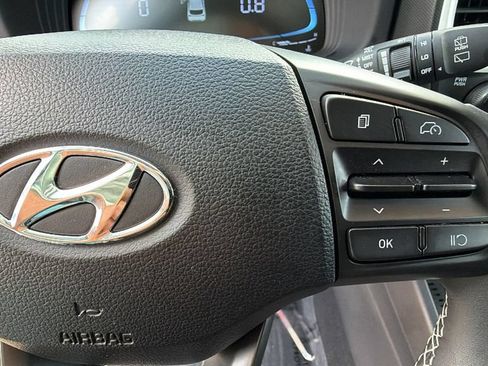 Used 2025 Hyundai Venue Limited FWD image 20