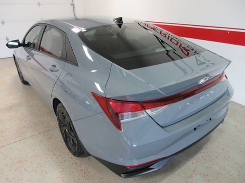 Used 2023 Hyundai Elantra SEL w/ Preferred Accessory Package image 14