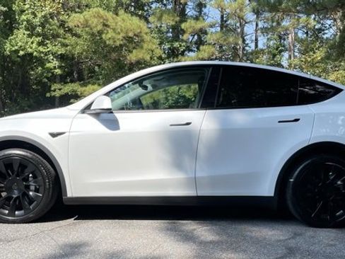 Used 2021 Tesla Model Y Long Range image 5