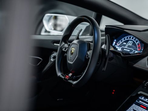 Used 2023 Lamborghini Huracan Tecnica RWD image 19