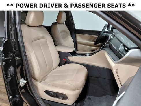 Certified 2025 Jeep Grand Cherokee L Limited AWD/4WD image 12