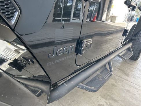 Used 2023 Jeep Gladiator Sport image 16