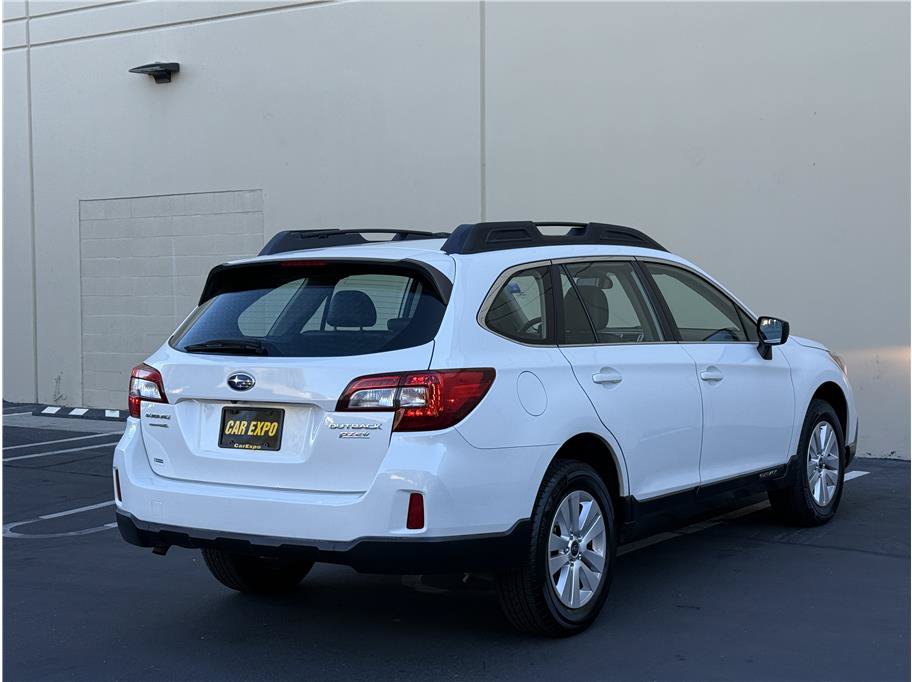 Used 2017 Subaru Outback 2.5i AWD/4WD image 7