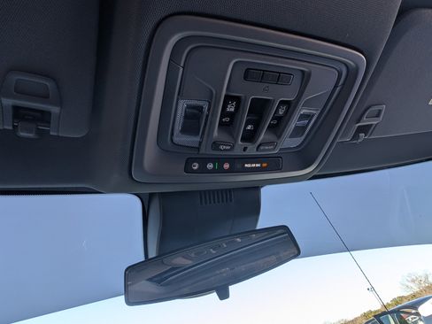 Used 2024 Chevrolet Silverado 1500 LT Trail Boss w/ LT Trail Boss Premium Package image 31