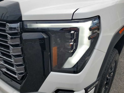 Used 2025 GMC Sierra 3500 Denali Ultimate AWD/4WD image 14