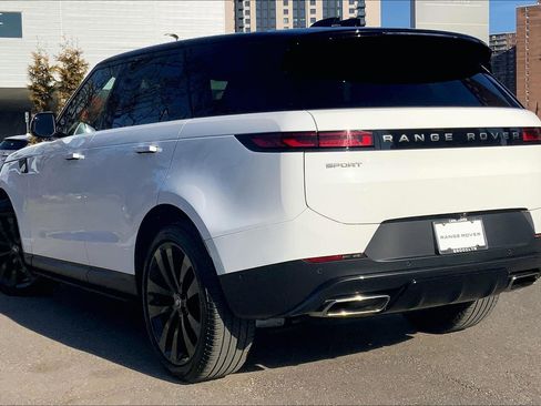 Used 2024 Land Rover Range Rover Sport SE image 11