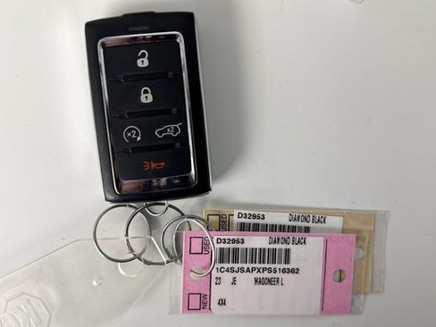 Used 2023 Jeep Wagoneer L 4WD w/ Premium Group I image 24