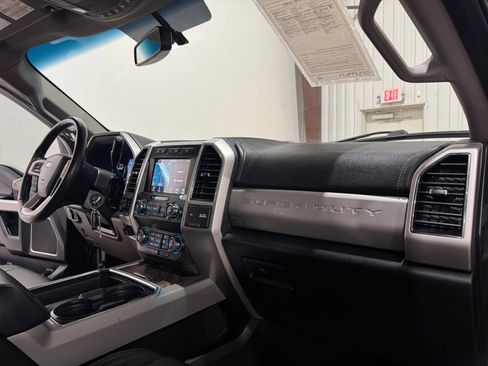 Used 2019 Ford F250 Lariat w/ Lariat Value Package image 11