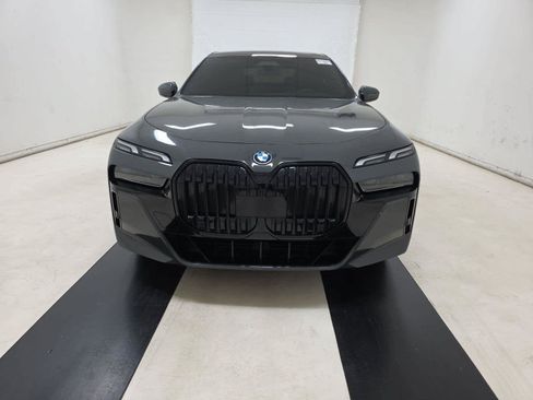 Used 2024 BMW i7 xDrive60 AWD/4WD image 2