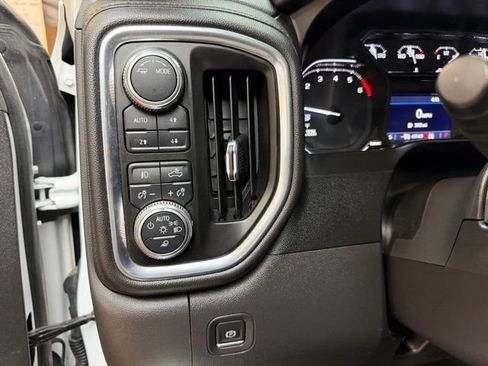 Used 2021 GMC Sierra 1500 SLT AWD/4WD image 21