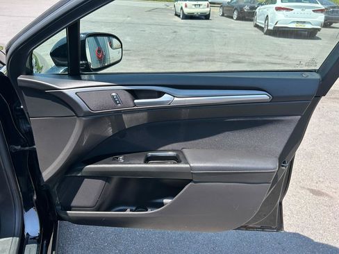 Used 2016 Ford Fusion SE FWD image 16