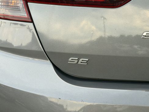 Used 2020 Hyundai Elantra SE FWD image 21