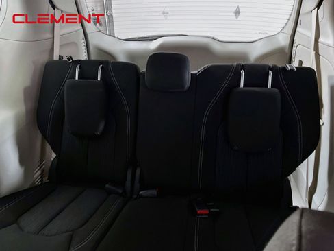 Used 2022 Chrysler Voyager LX FWD image 32
