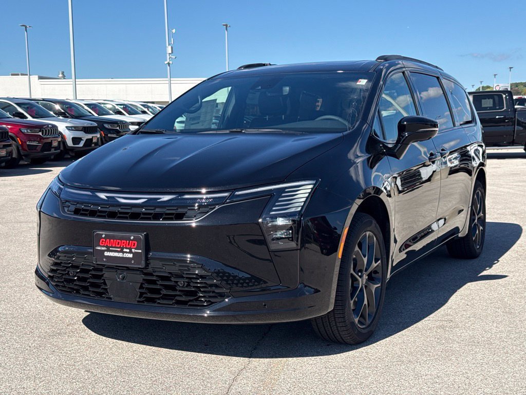 New 2027 Chrysler Pacifica Limited w/ Family Tech Group AWD/4WD image 2