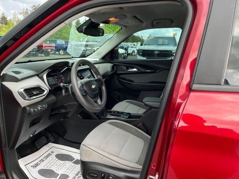 Used 2021 Chevrolet TrailBlazer LT w/ Convenience Package FWD image 10