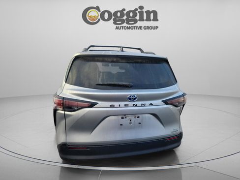 Certified 2024 Toyota Sienna XLE image 4
