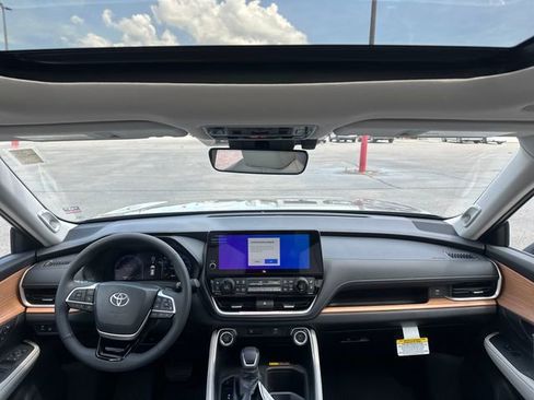 New 2026 Toyota Grand Highlander FWD image 10