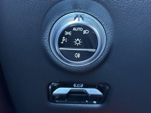 Certified 2025 Mercedes-Benz C 300 4MATIC Sedan image 33