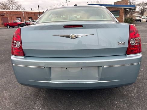 Used 2009 Chrysler 300 Touring image 4